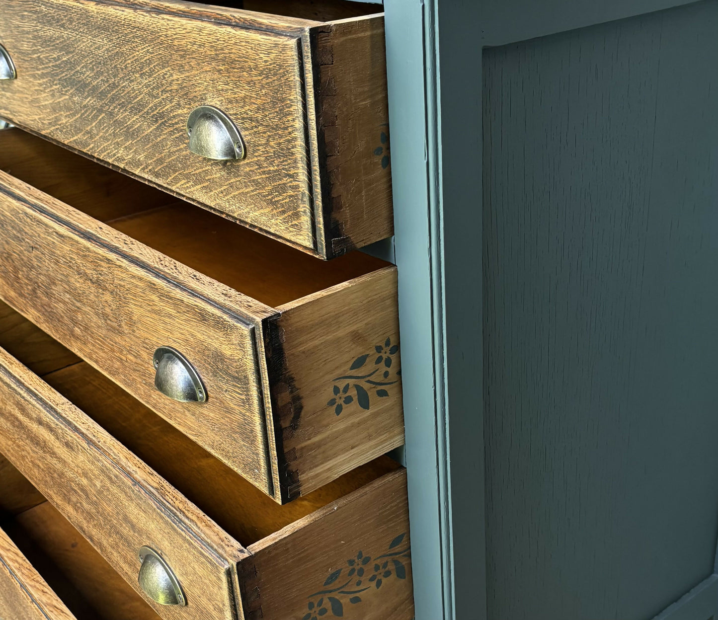 Beautiful Vintage Chest of Drawers