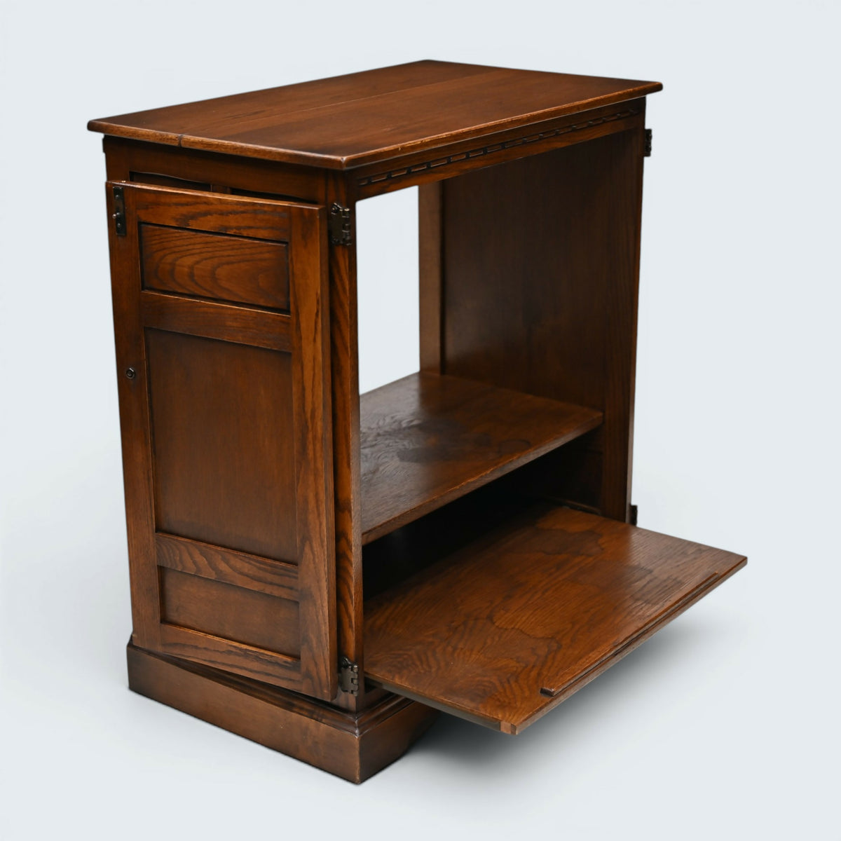 Old Charm Oak TV Video Cabinet Cupboard Tudor Brown Model 1962 FREE UK Delivery