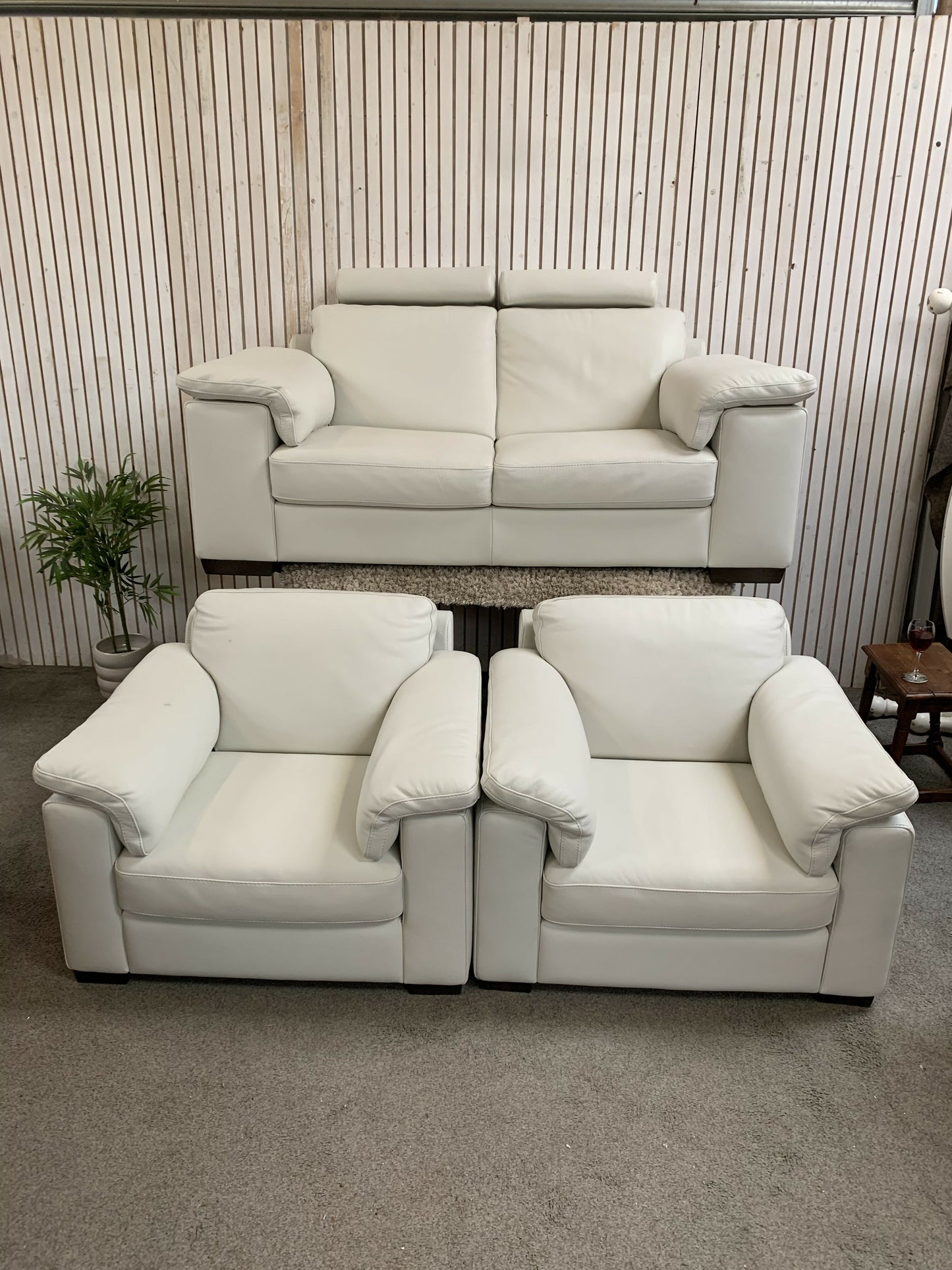 Natuzzi White Leather Lounge Suite – 2 Seater Sofa + 2 Armchairs – Italian