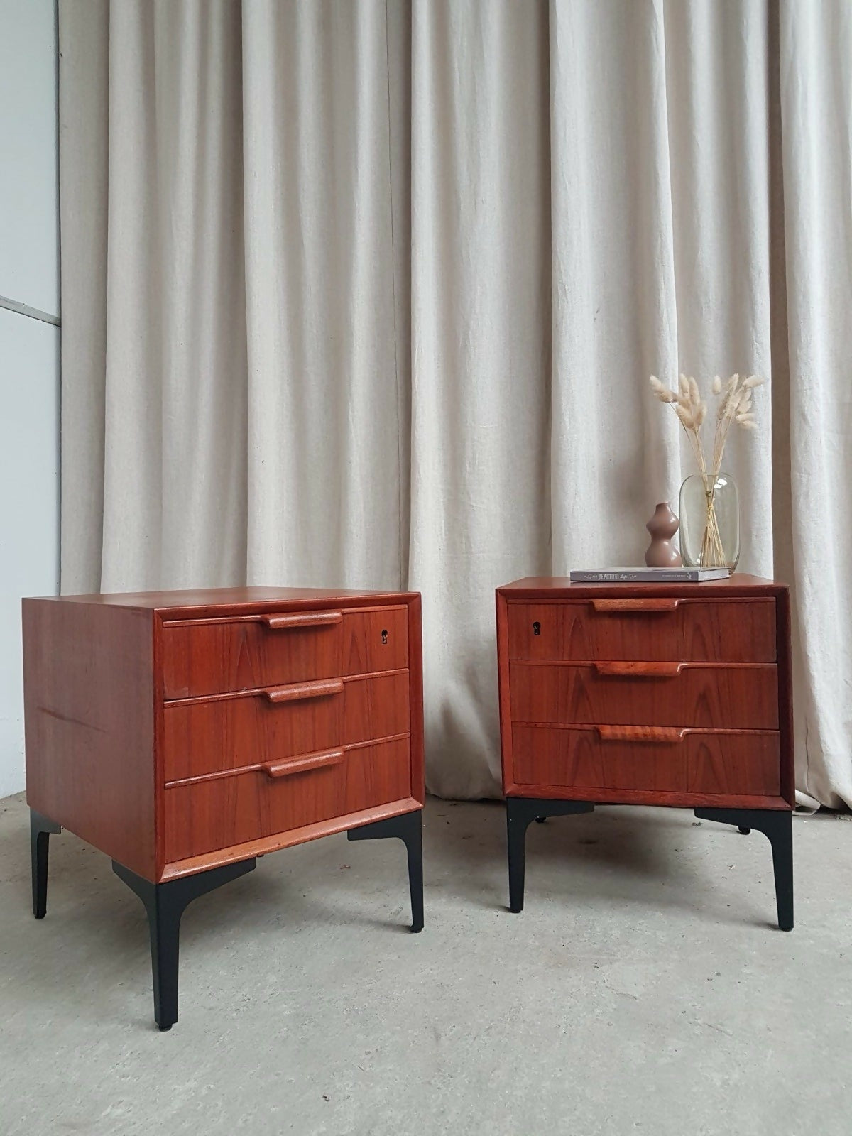 Vintage Pair of Danish Mid Century Bedside Chest Of Drawers Tables Retro Scandi R901