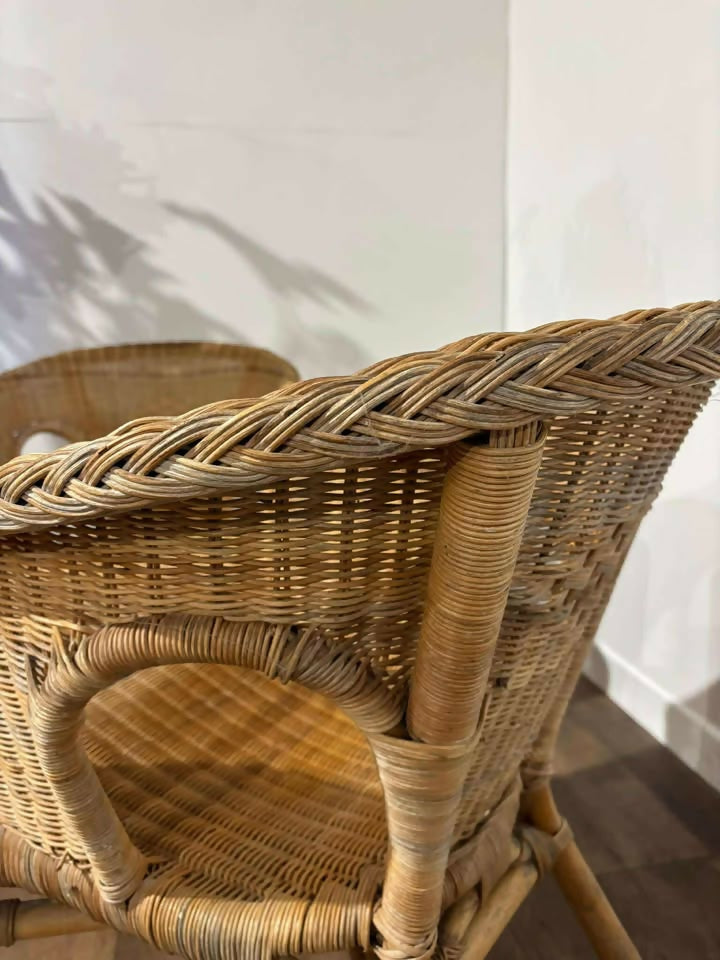 Pair of Vintage Wicker Chairsz