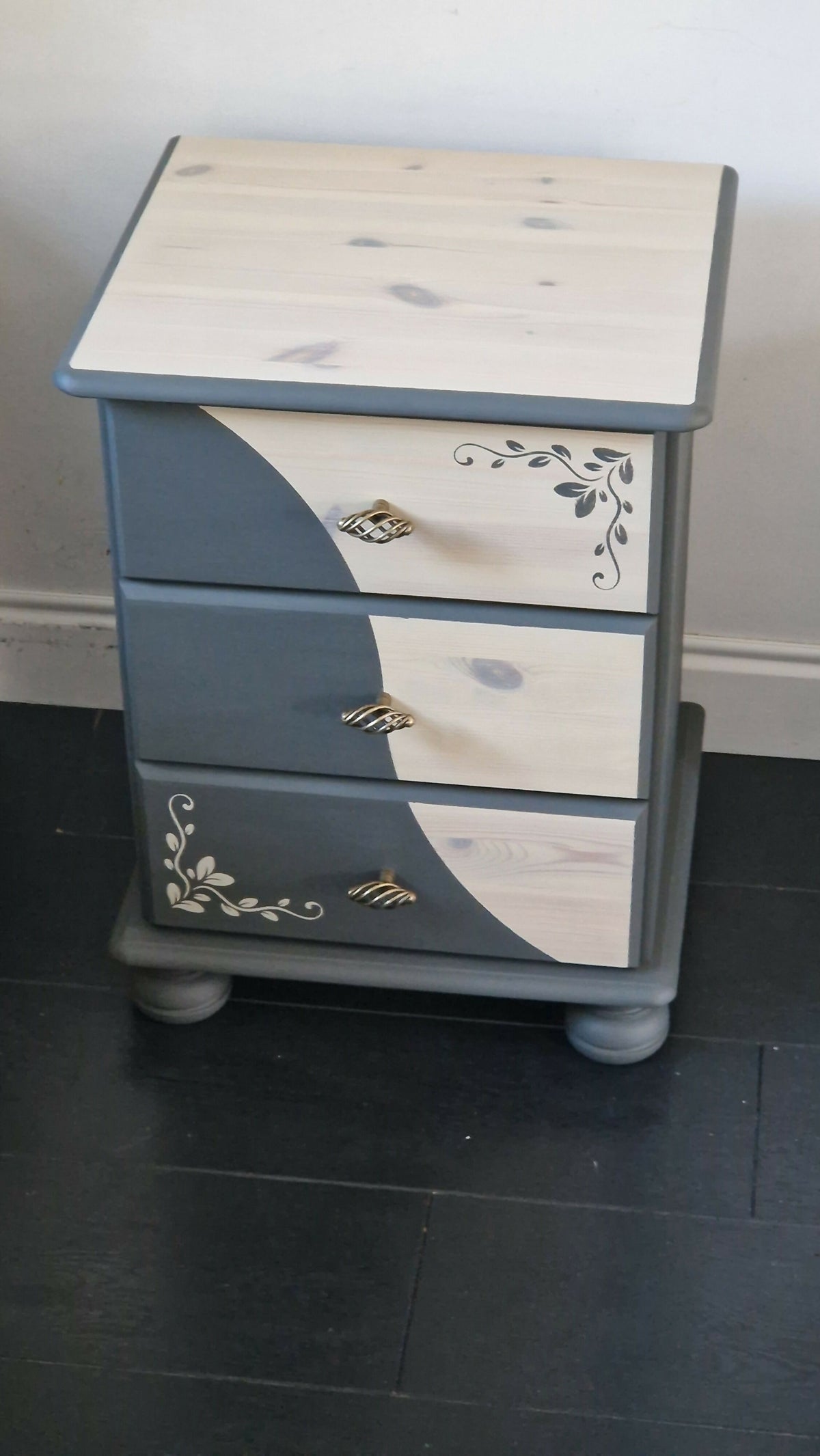 Single pine bedside drawer unit