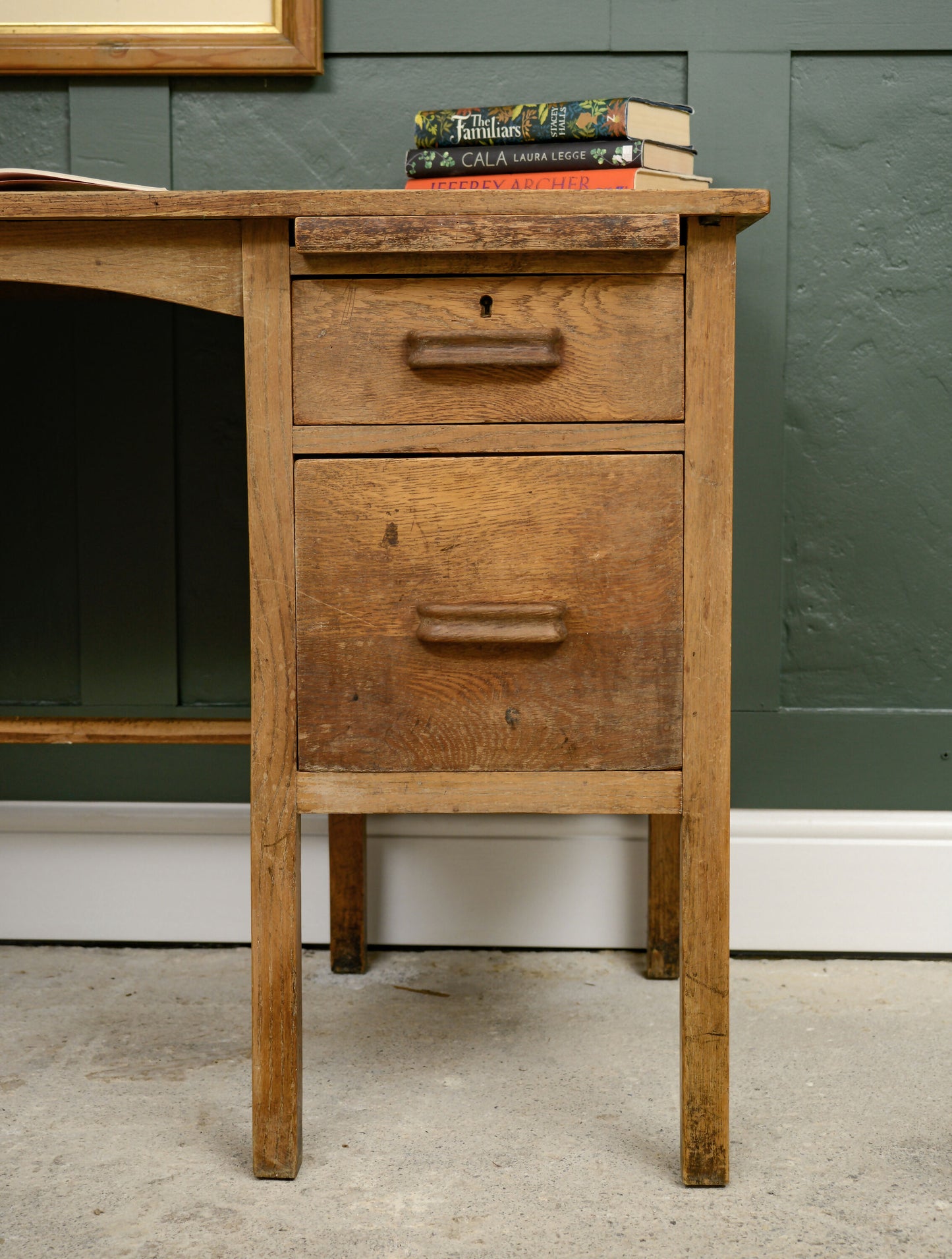 Vintage Oak Kneehole Desk - 1940s - Great Patina