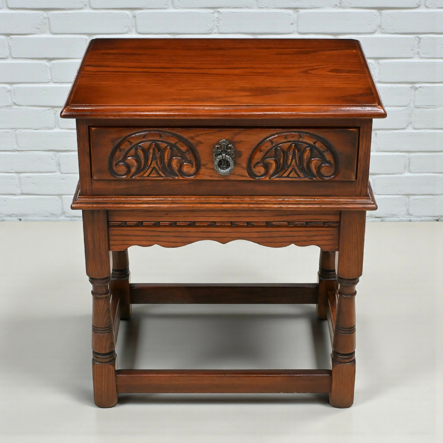 Old Charm Side Table Lamp Table Tudor Brown Finish With Drawer FREE UK* Delivery. SBR10880/0109E