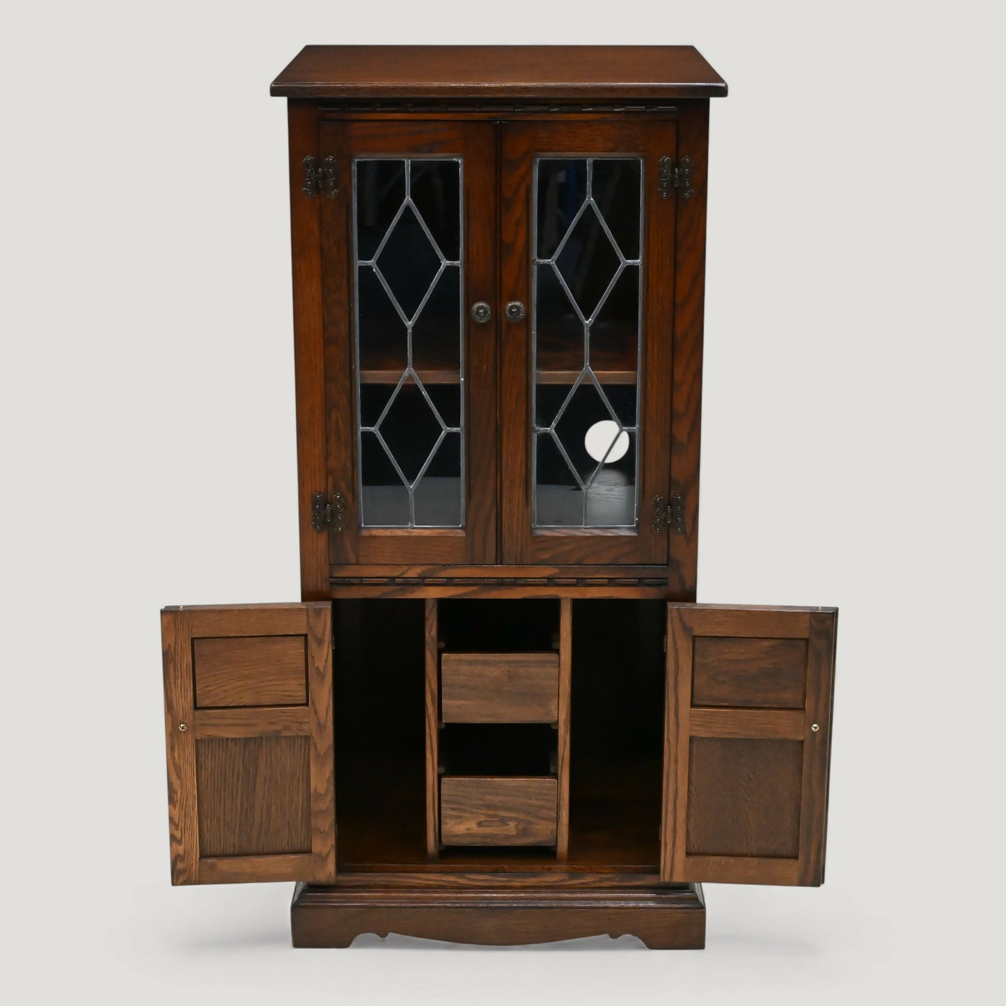 Old Charm Hi Fi/Record Cabinet 1 Adjustable Shelf Tudor Brown FREE UK Delivery. SBR10965/2309E