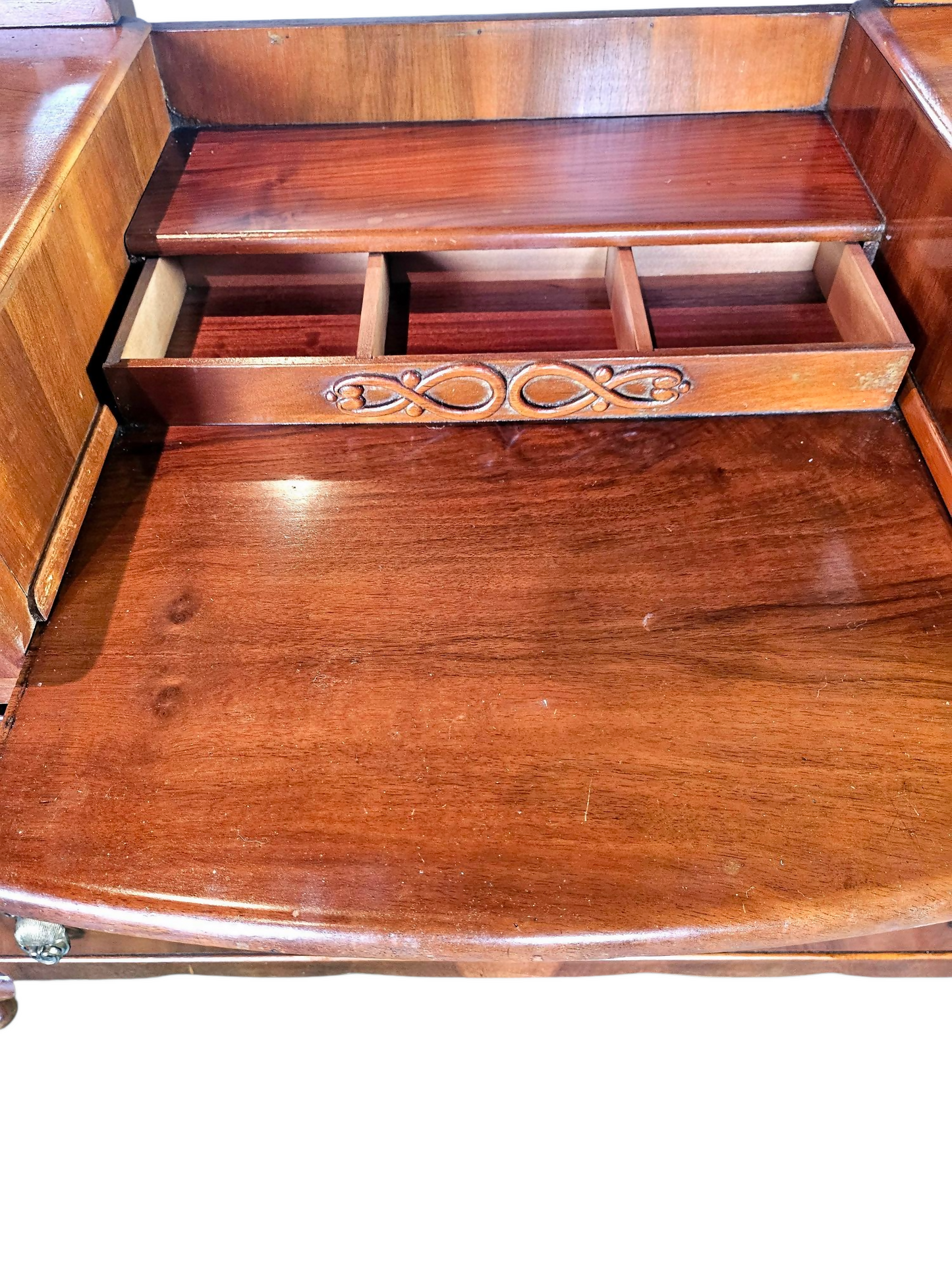 Dressing table 6