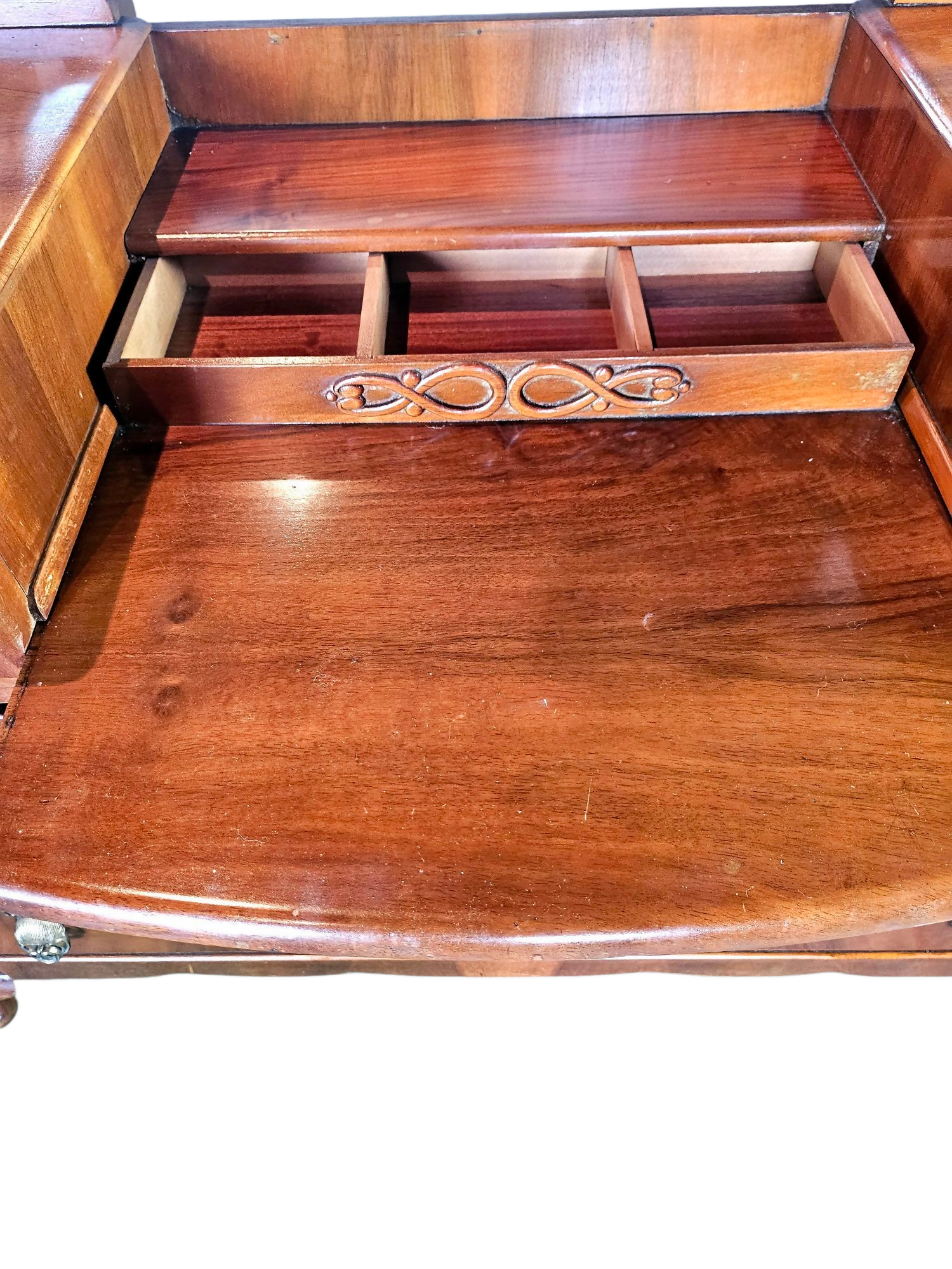 Dressing table 6