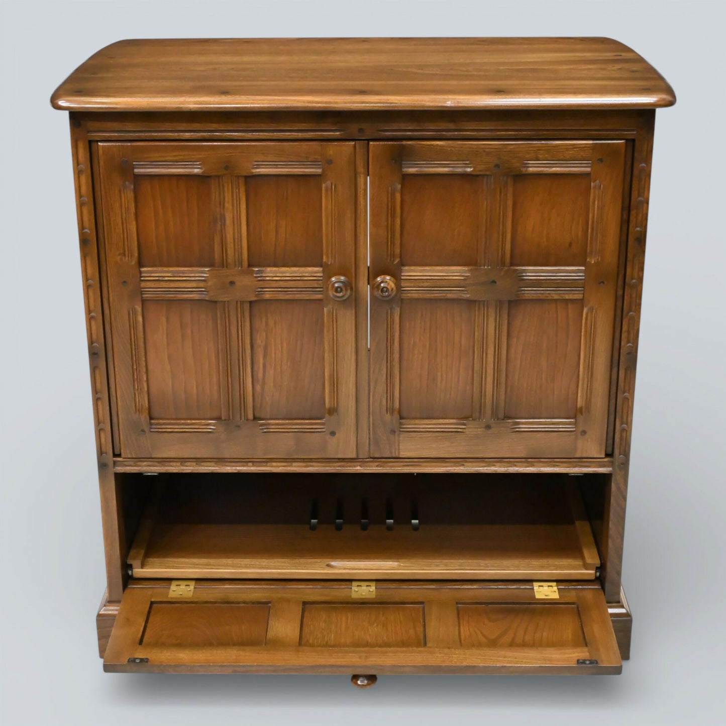 Ercol Mural TV Video Cabinet Golden Dawn Hideaway Doors Model 839 FREE Delivery