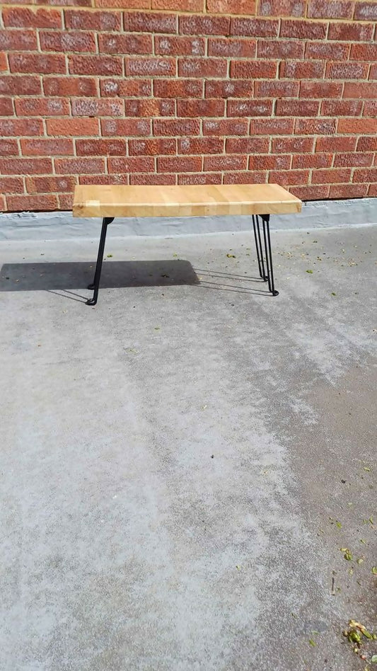 Worktop table with folding hairpin legs