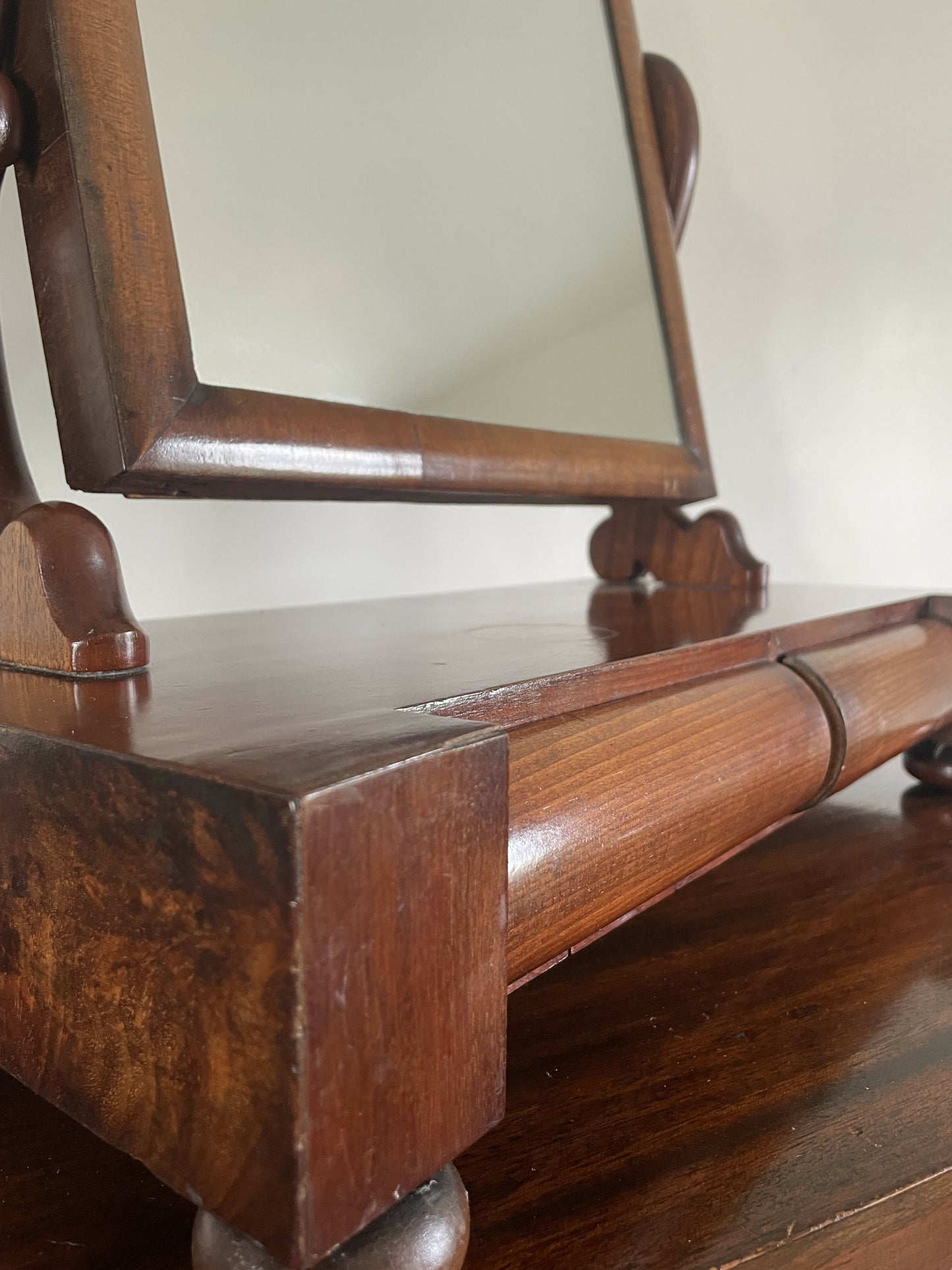 An Antique Victorian mahogany table top mirror