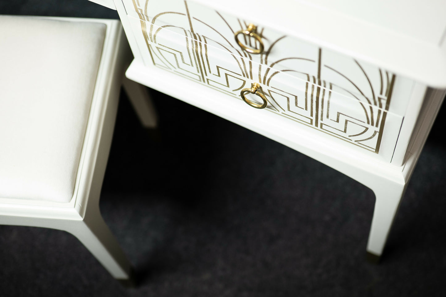 Stag Dressing table with mirror and stoolGRA