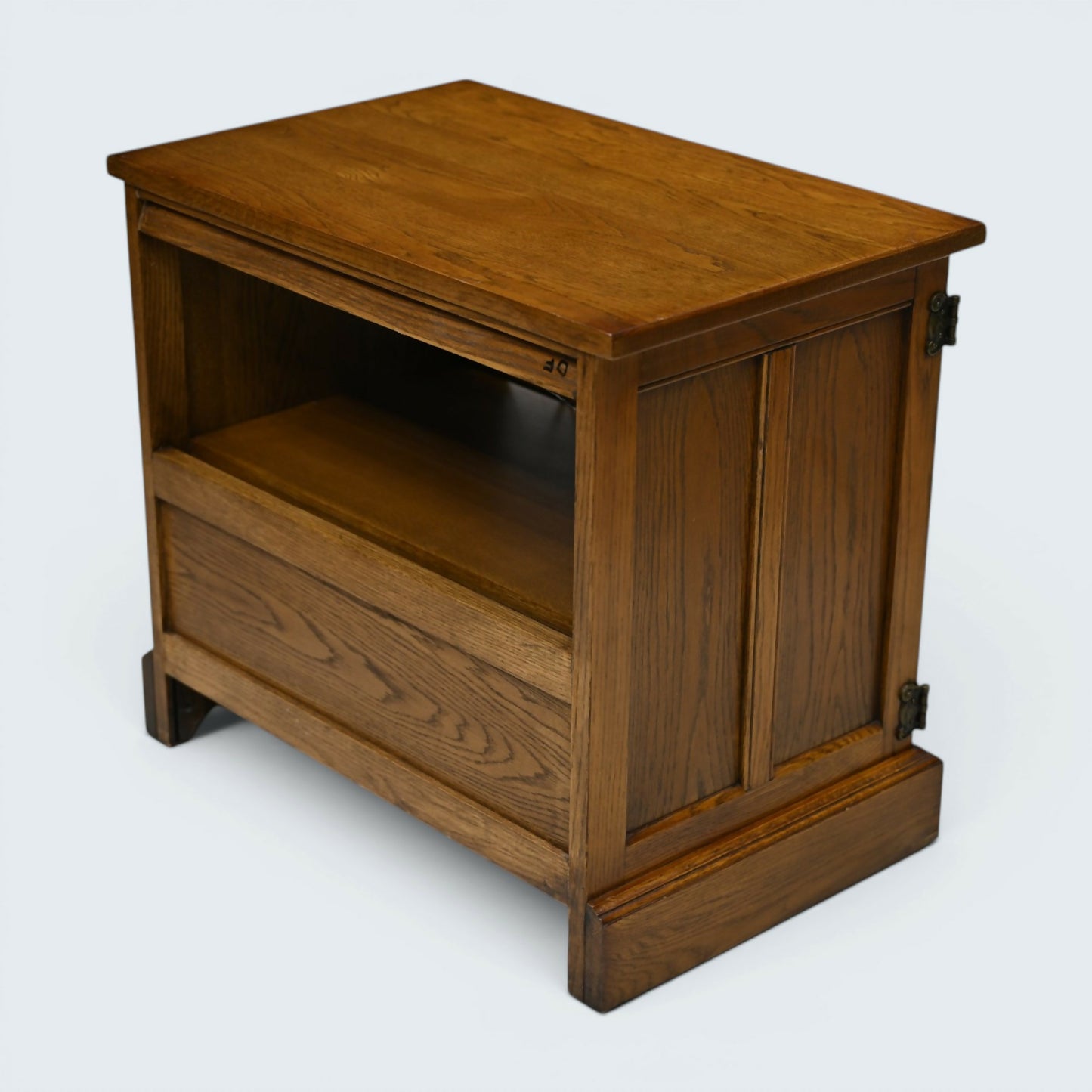 Old Charm TV Stand Video Cabinet Light Oak Made In England Free UK Delivery*