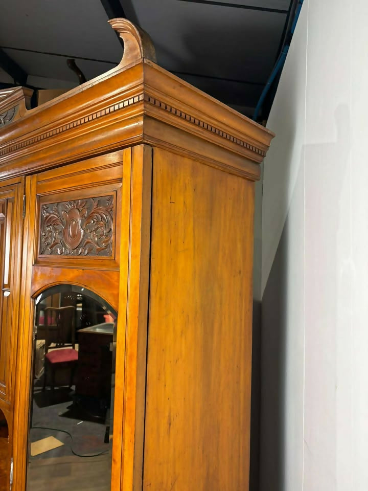 Edwardian Walnut Triple Compactum Wardrobe