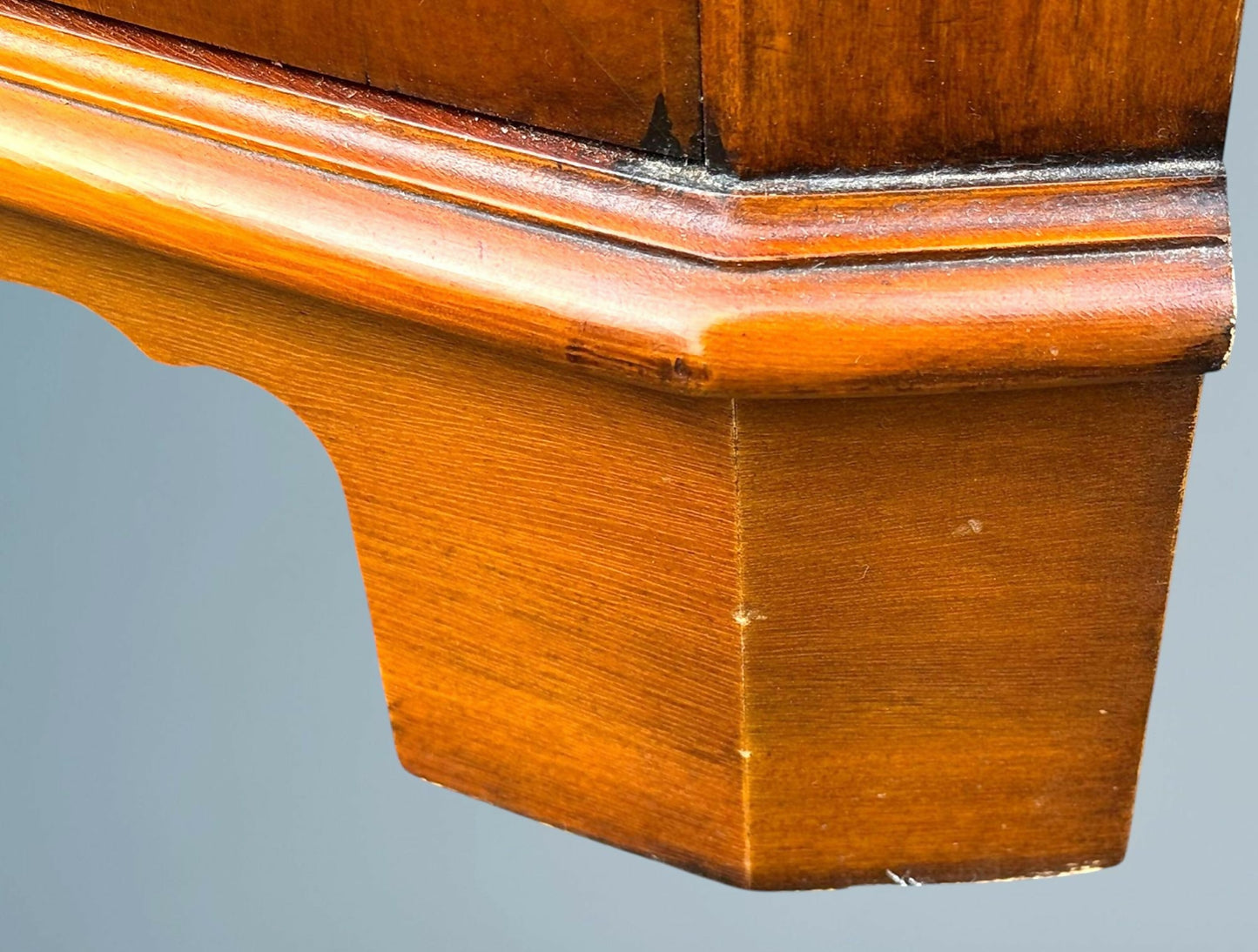 Yew Wood Corner Cabinet / Corner Cupboard Reprodux Bevan Funnel
