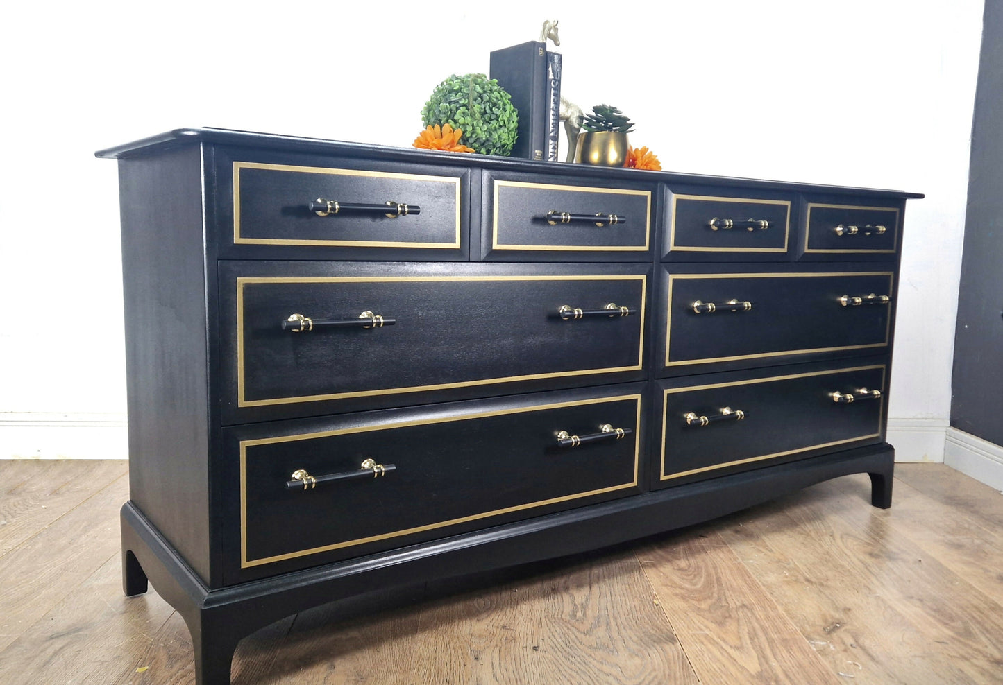 Black and gold stag minstrel captains chest