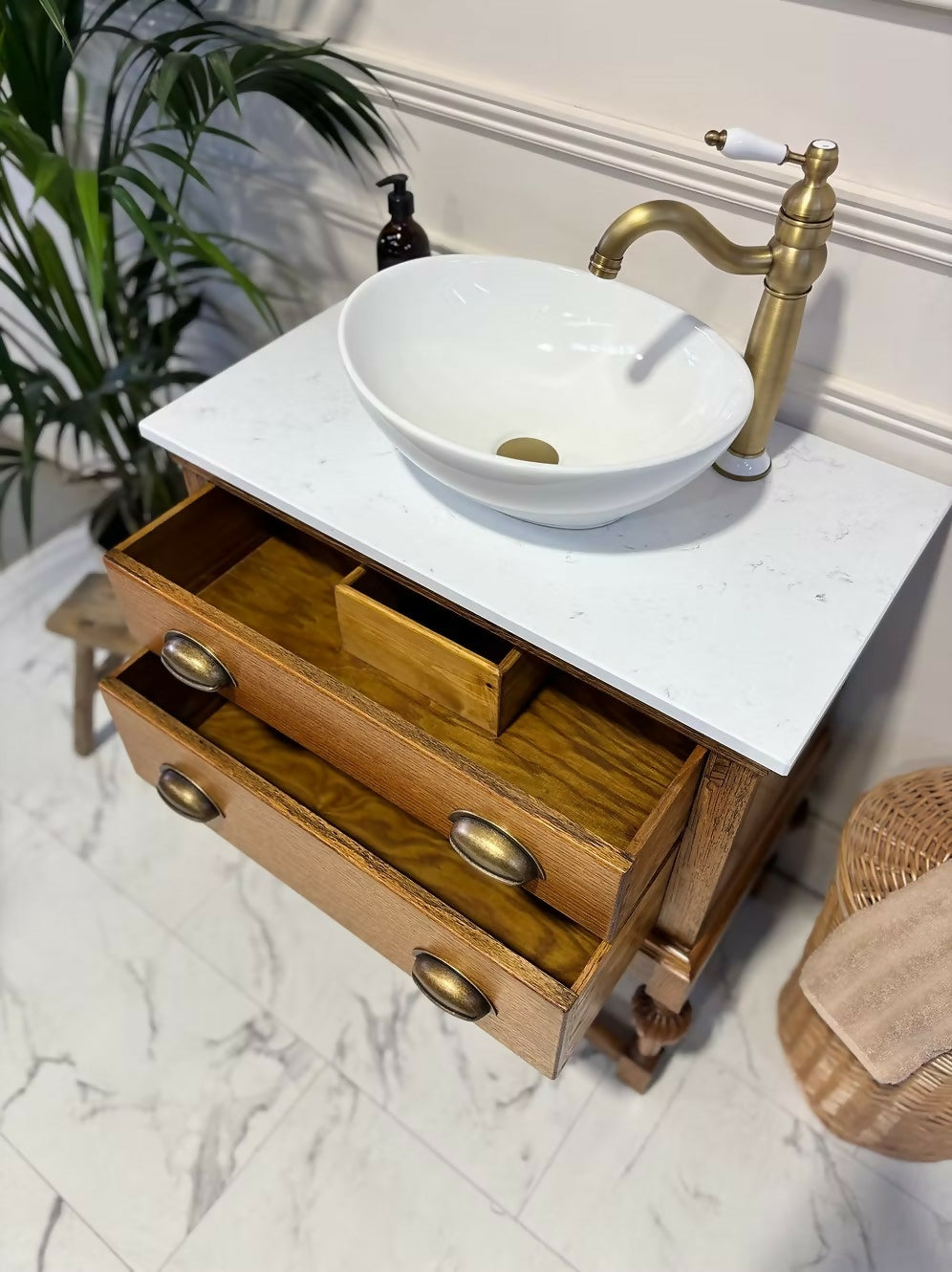 Traditional Bathroom Vintage Vanity Unit With Tap - George II