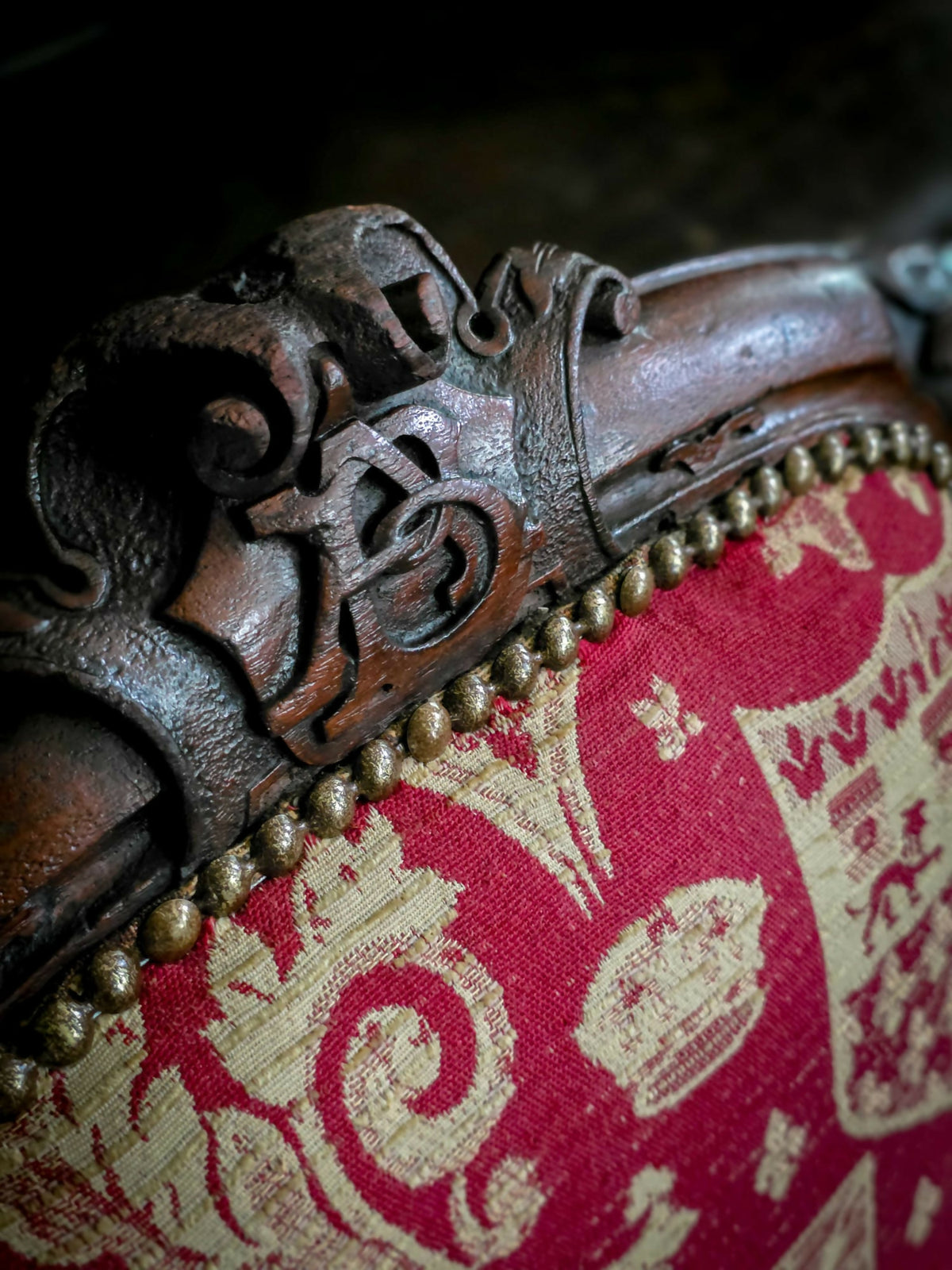 Antique 19th century Victorian set of two oak dining / side chairs, exceptional and highly decorative expertly crafted and of the finest quality.