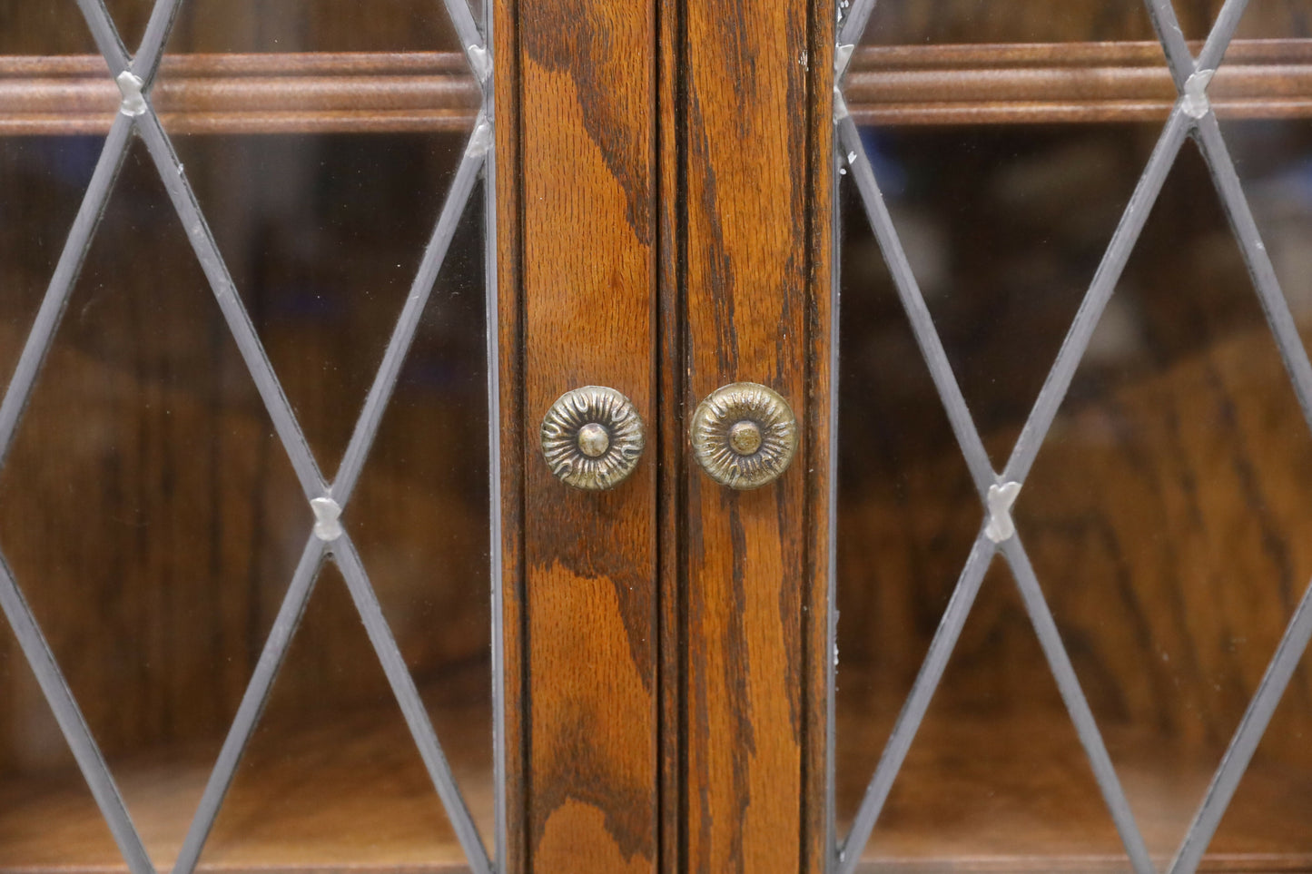 Old Charm Oak Hanging Corner Display Cabinet in Light Oak #1914 FREE UK Delivery. SBR9260/2006D