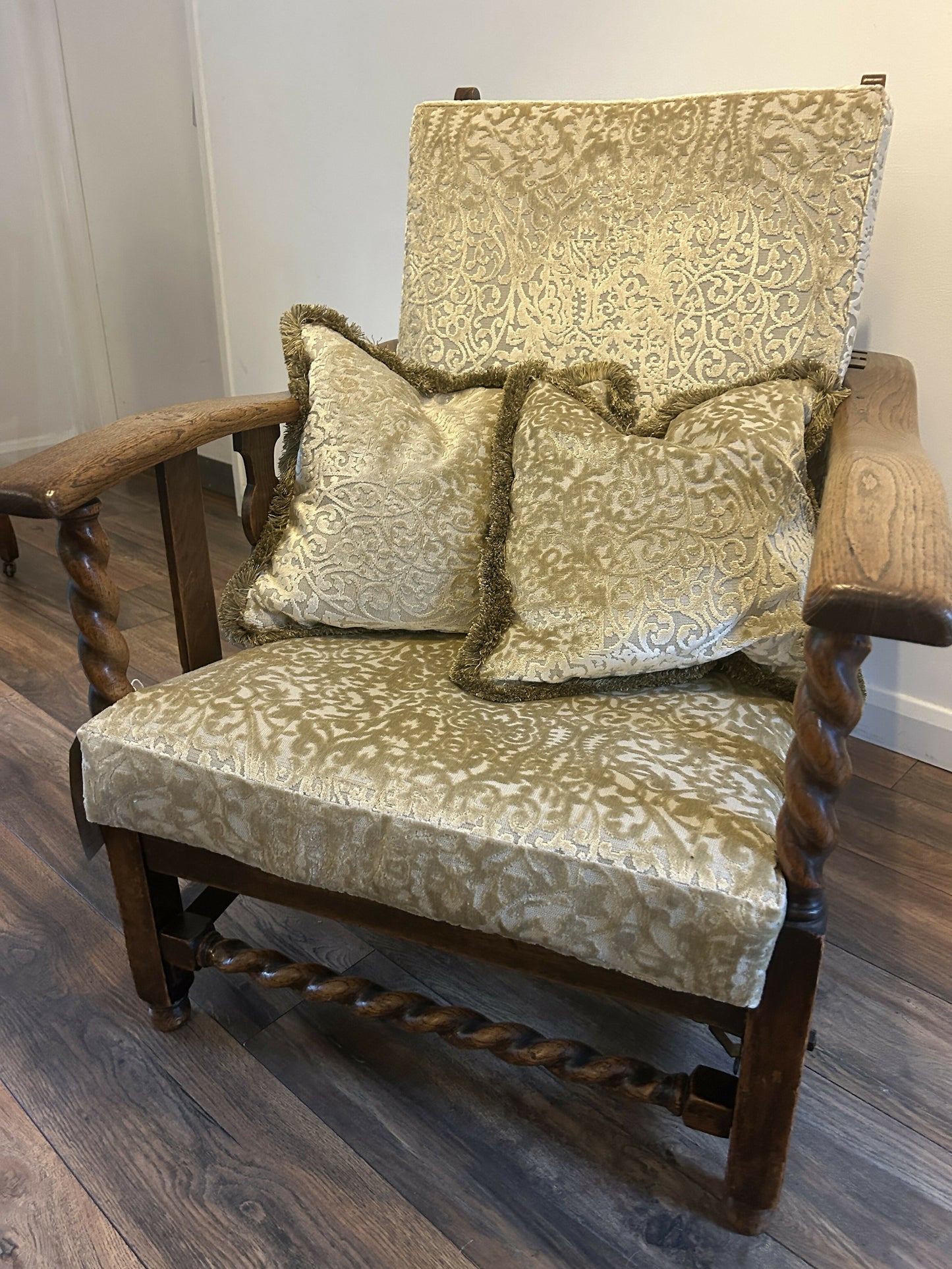 Antique 1910 Oak Reclining Gentleman’s Chair