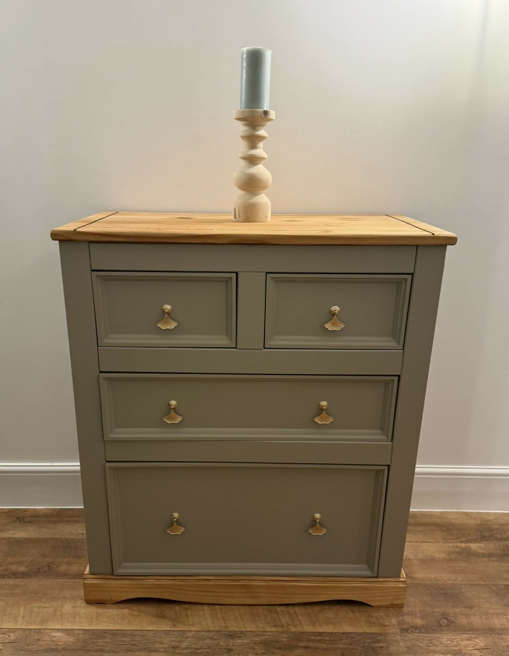 Pine chest of drawers