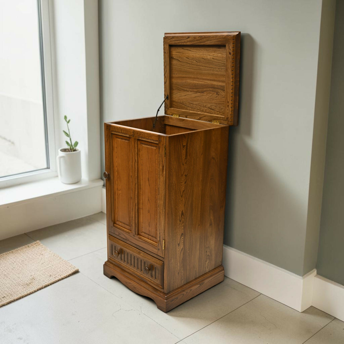 Ercol Hi Fi Cabinet with Lift Up Top For Vinyl Record Player FREE UK Delivery*