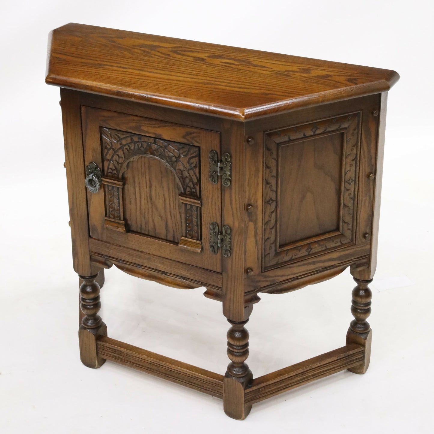 Old Charm Canted Table/Cupboard Light Oak Finish #1434 FREE UK Delivery*. SBR9688/2110D