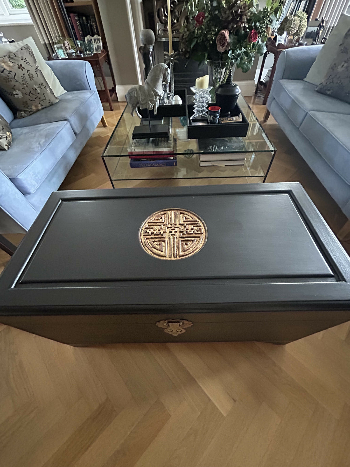 Ottoman. Vintage Camphor wood chest, handpainted. Black/gold