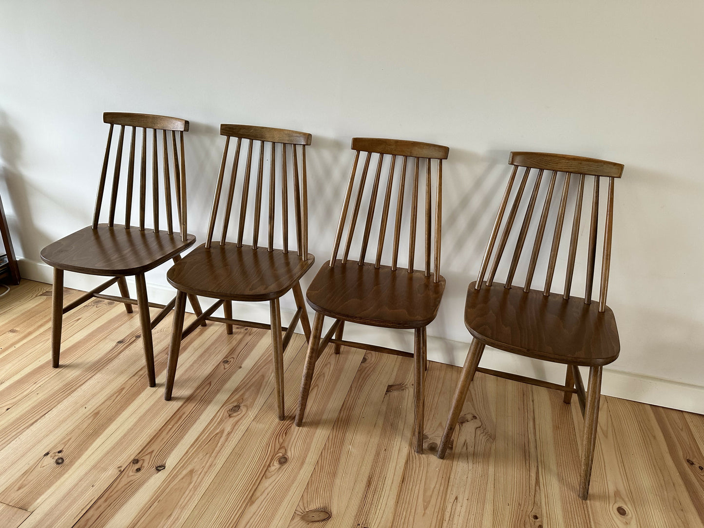 Vintage Set of 4 Mid Century Ercol Style Dining Chairs Stick Back Elm Chairs