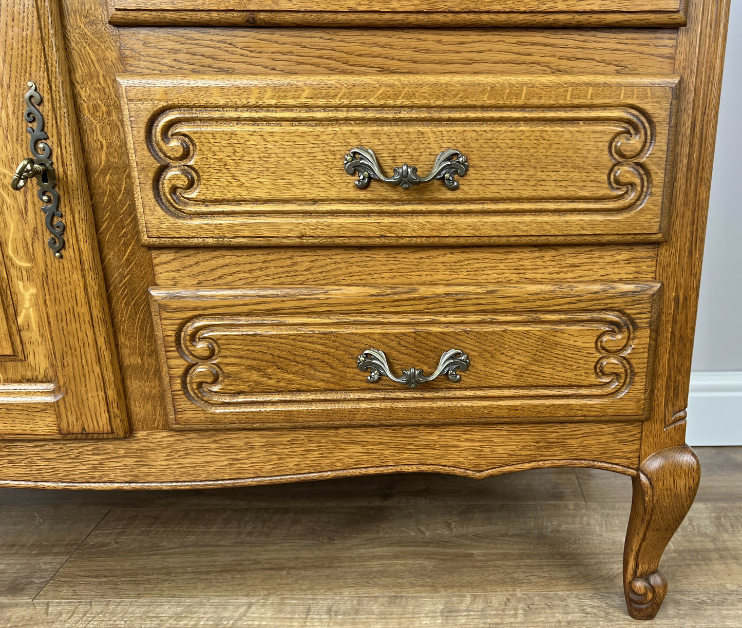 Cabinet Vintage French Louis XIV Oak Sideboard with Carved Cupboard LOT 6264