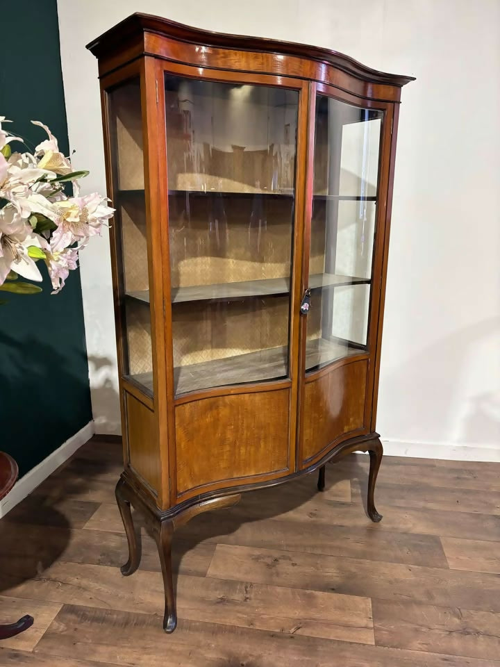 Edwardian Mahogany Serpentine Fronted Display Cabinetv