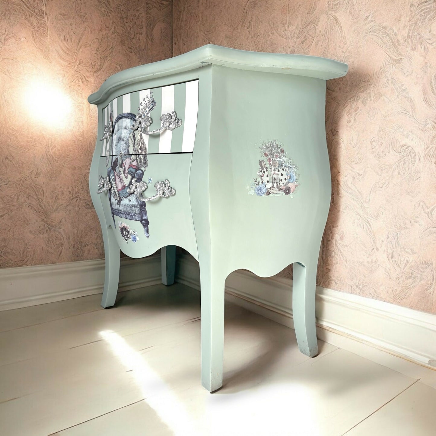 Vintage Alice Bombe Chest