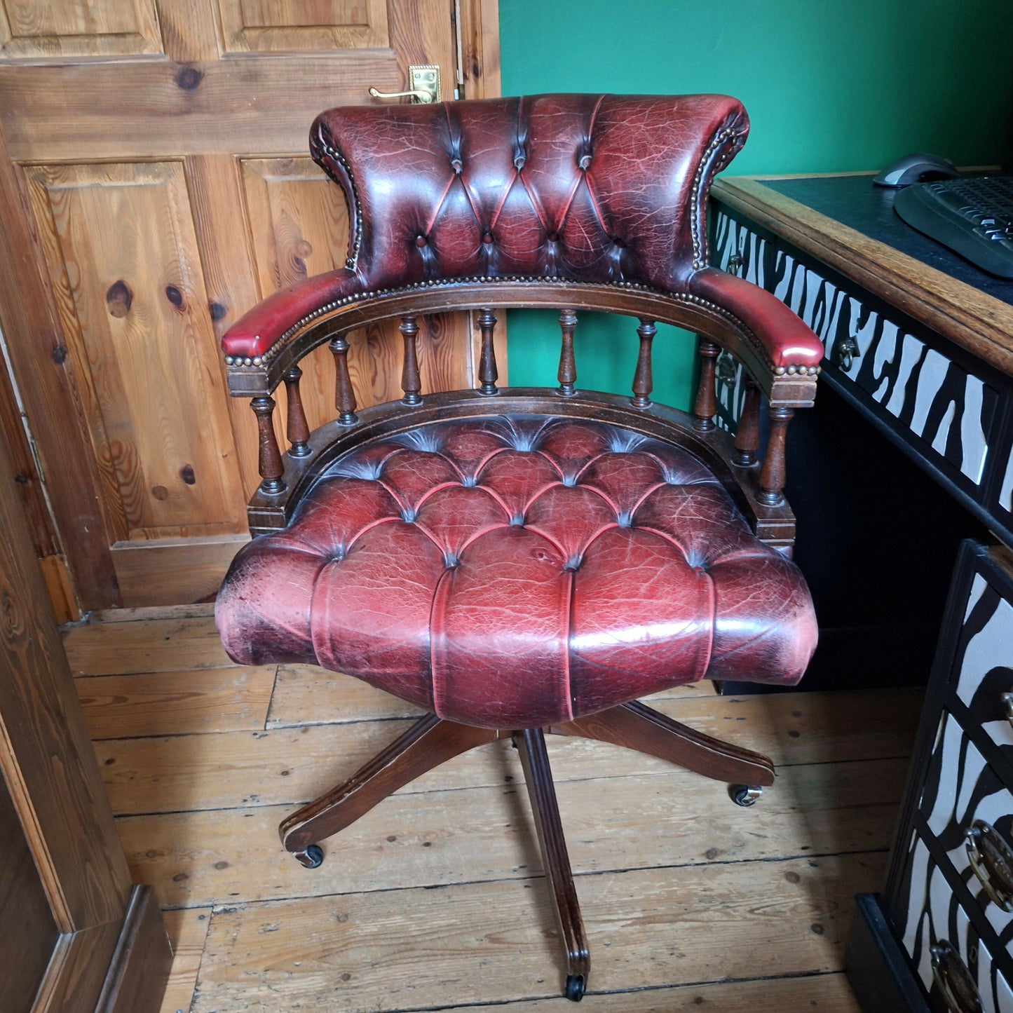 Captains Chair Red Leather Excellent condition