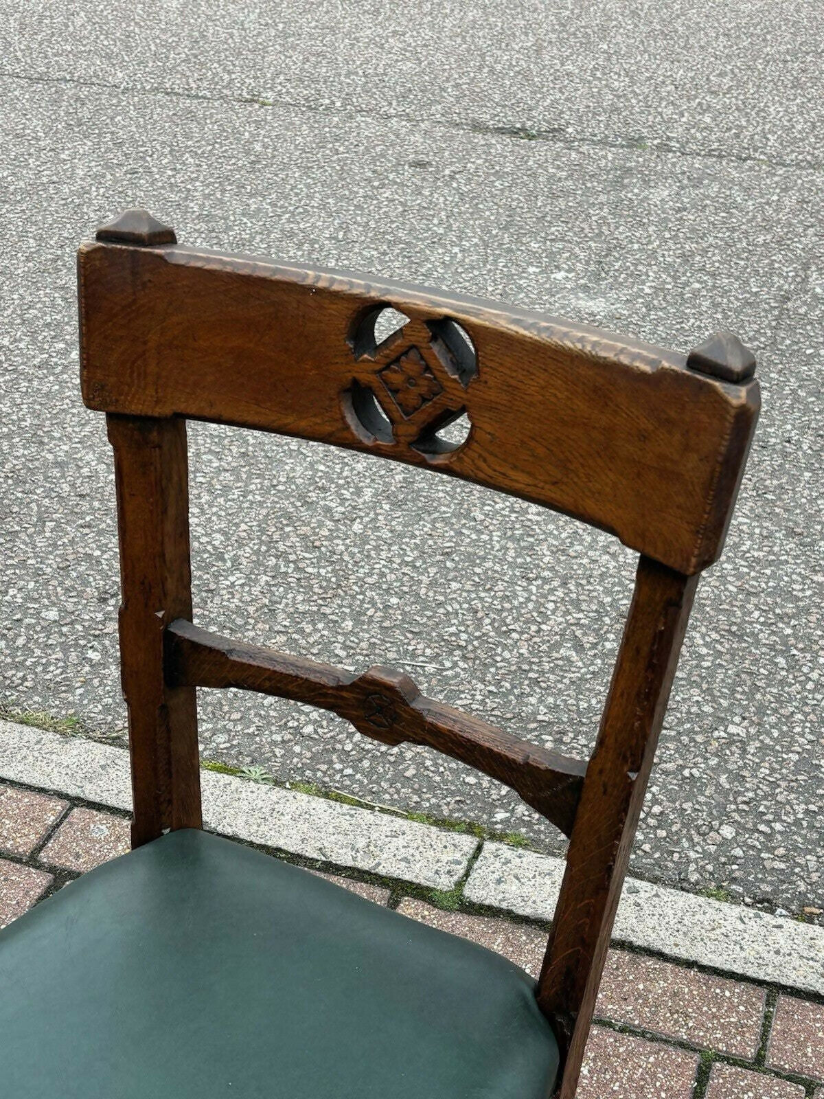 Large Arts & Crafts Light Oak Dining Table & 8 Chairs. Superb Quality.