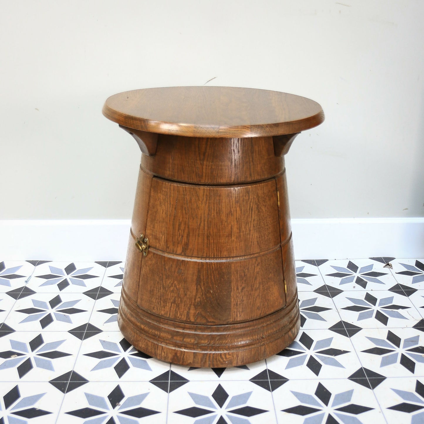 Oak Barrell Style Occasion Table Side Table with Cupboard
