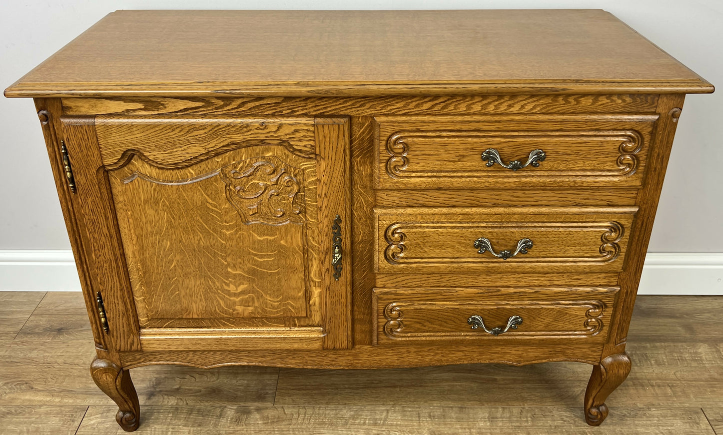 Cabinet Vintage French Louis XIV Oak Sideboard with Carved Cupboard LOT 6264