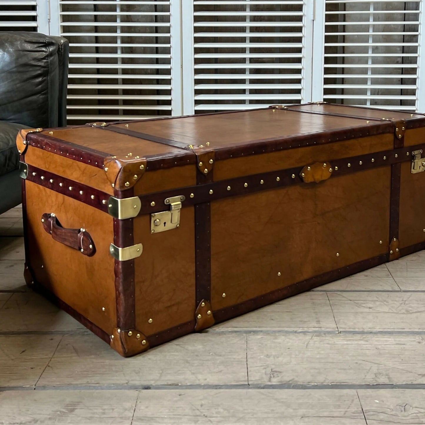London Tan Handcrafted Leather Livingroom Trunk