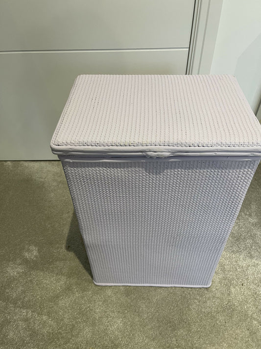 Mid century vintage laundry basket. 55x36x26