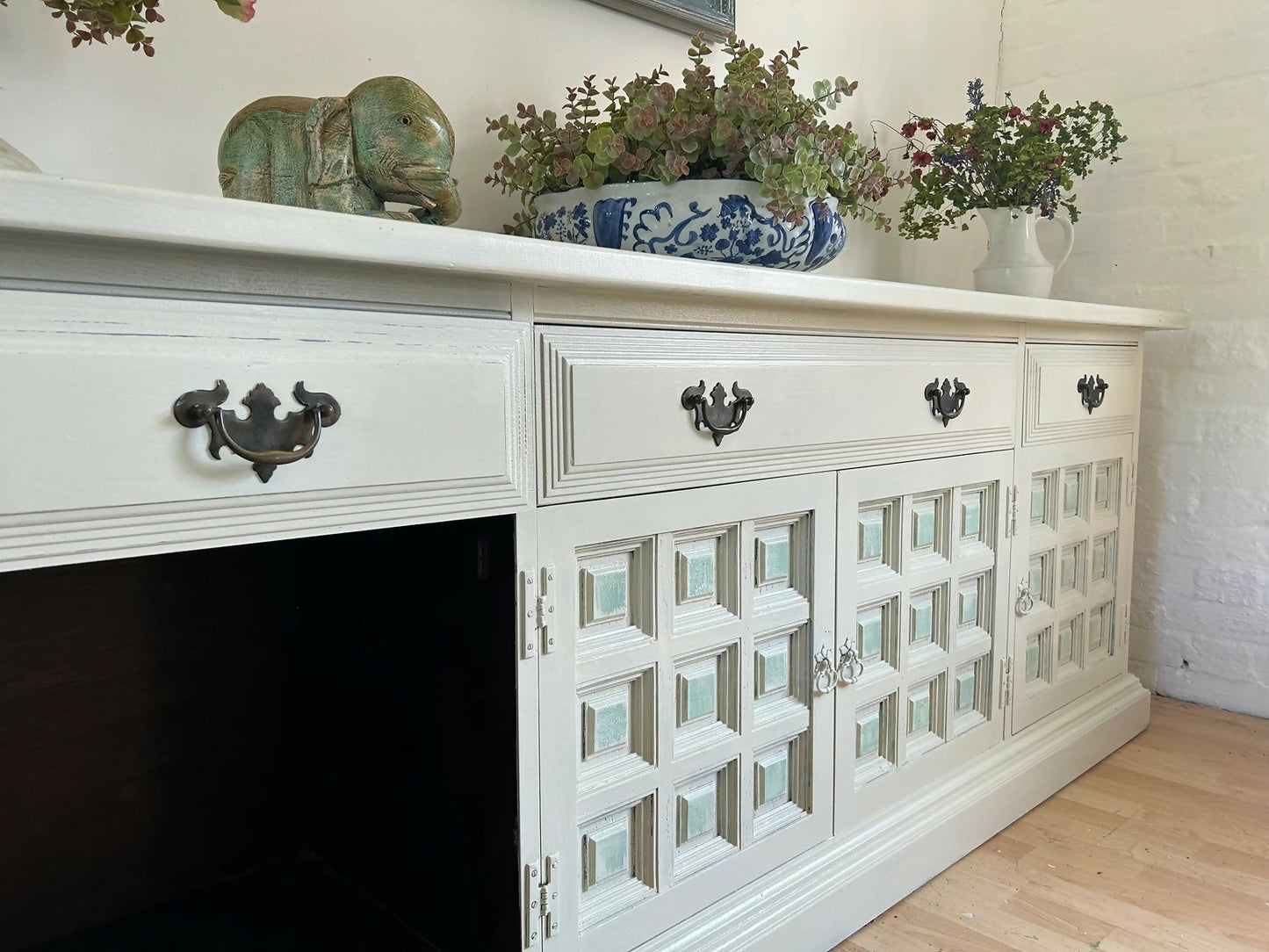 Vintage Off White / Cream Sideboard / TVUnit / Large Sideboard / Storage Unit