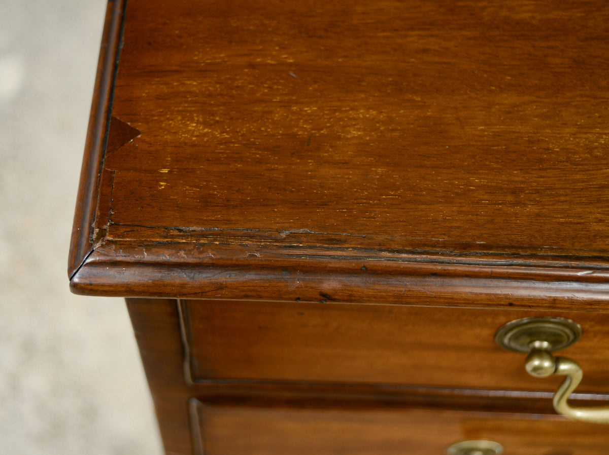 Georgian Mahogany Chest of Drawers with Bracket Feet