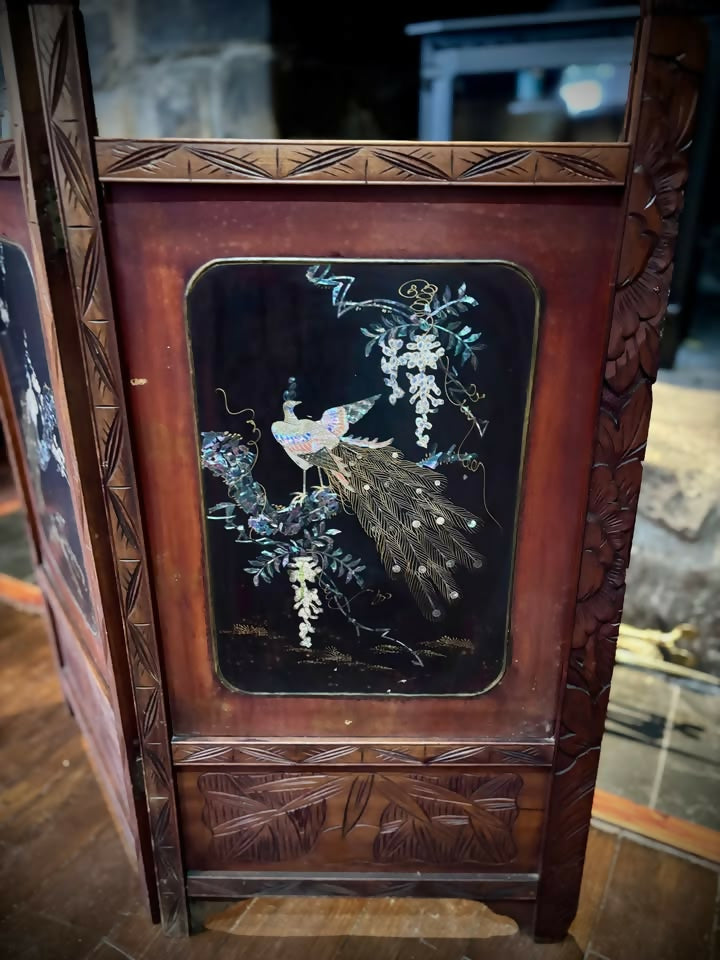 Eastern/Oriental Folding Peacock Fire Screen / Decorative Table Screen Carved Wood & Mother Of Pearl Style Inlay