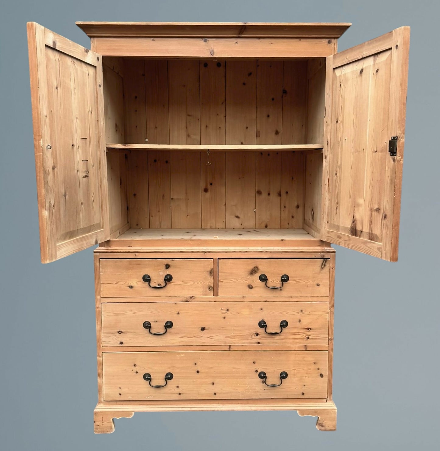 Pine Press / Pine Cupboard In The Georgian Style