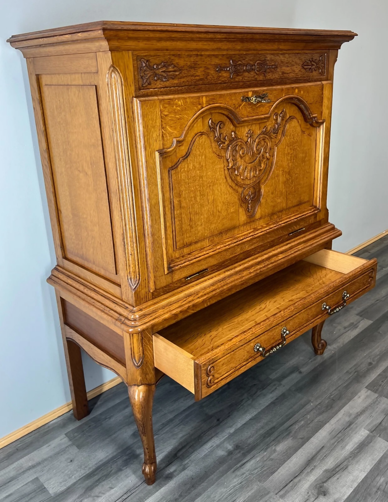 Cabinet Vintage French Style Oak Carved Sideboard with Drawer LOT 3757