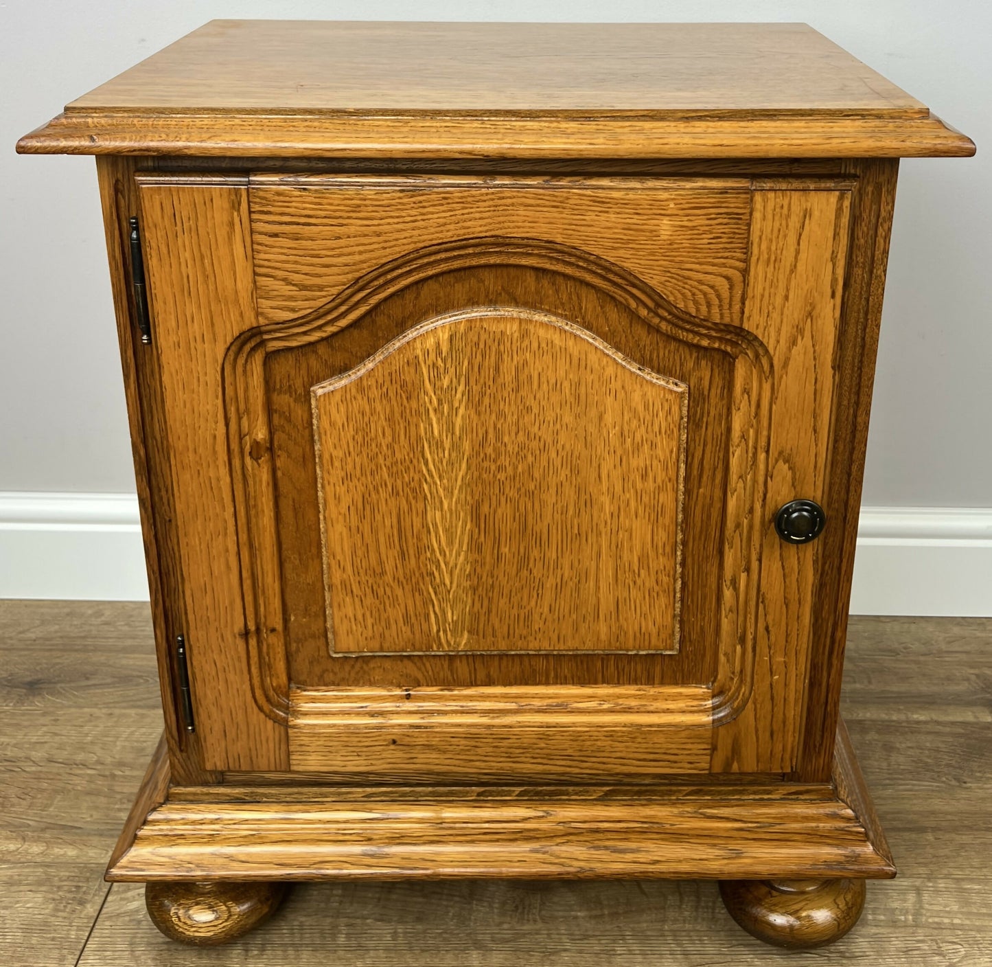 Pair of Bedside Tables Vintage French Style Nightstands Carved Cabinets LOT 6215