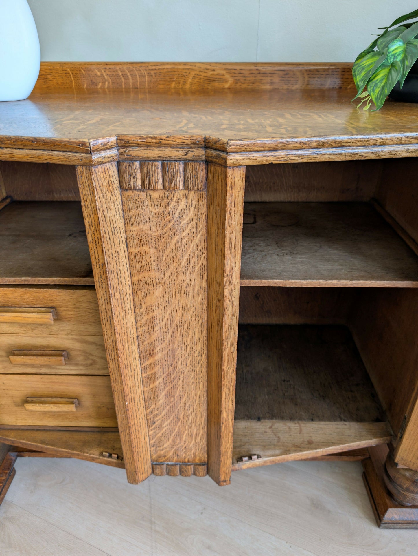 1930s Art Deco Quarter-Sawn Oak Sideboard Drinks Cabinet