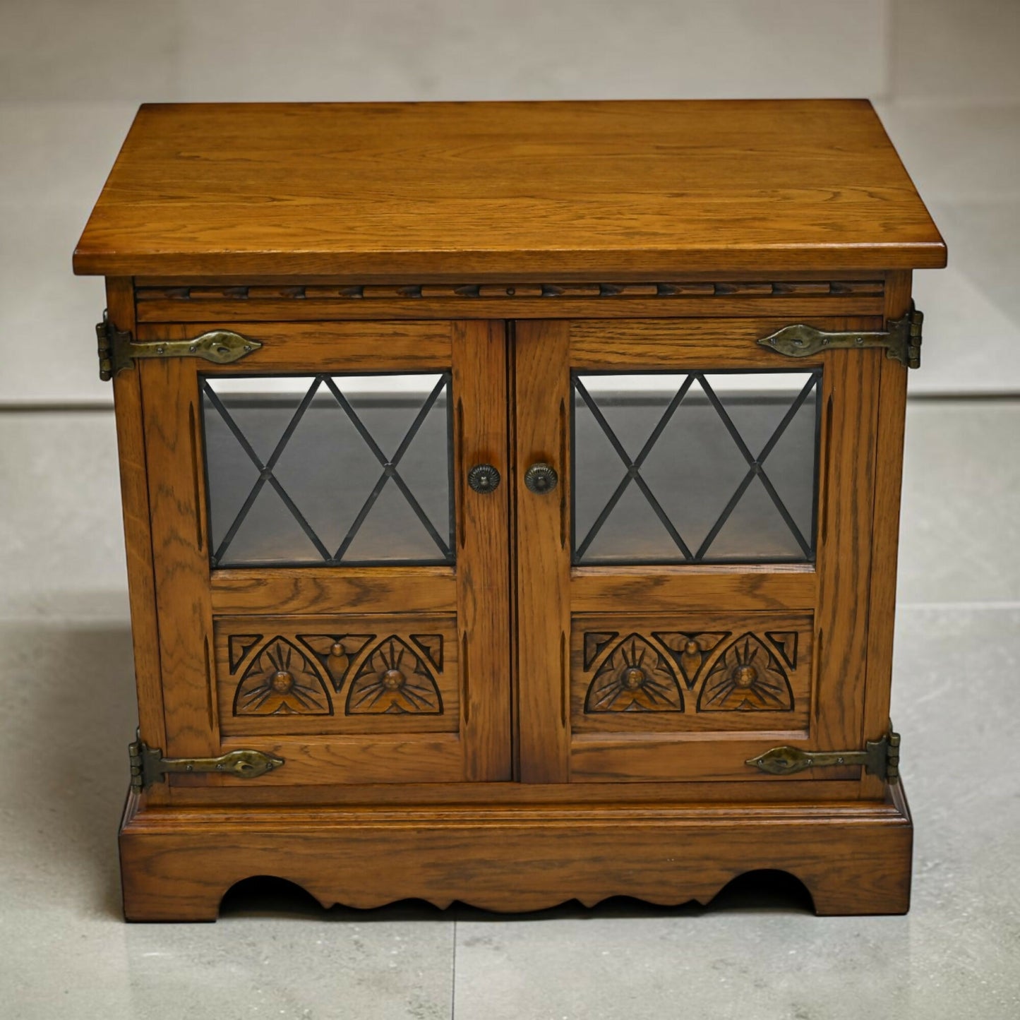 Old Charm TV Stand Video Cabinet Light Oak Made In England Free UK Delivery*