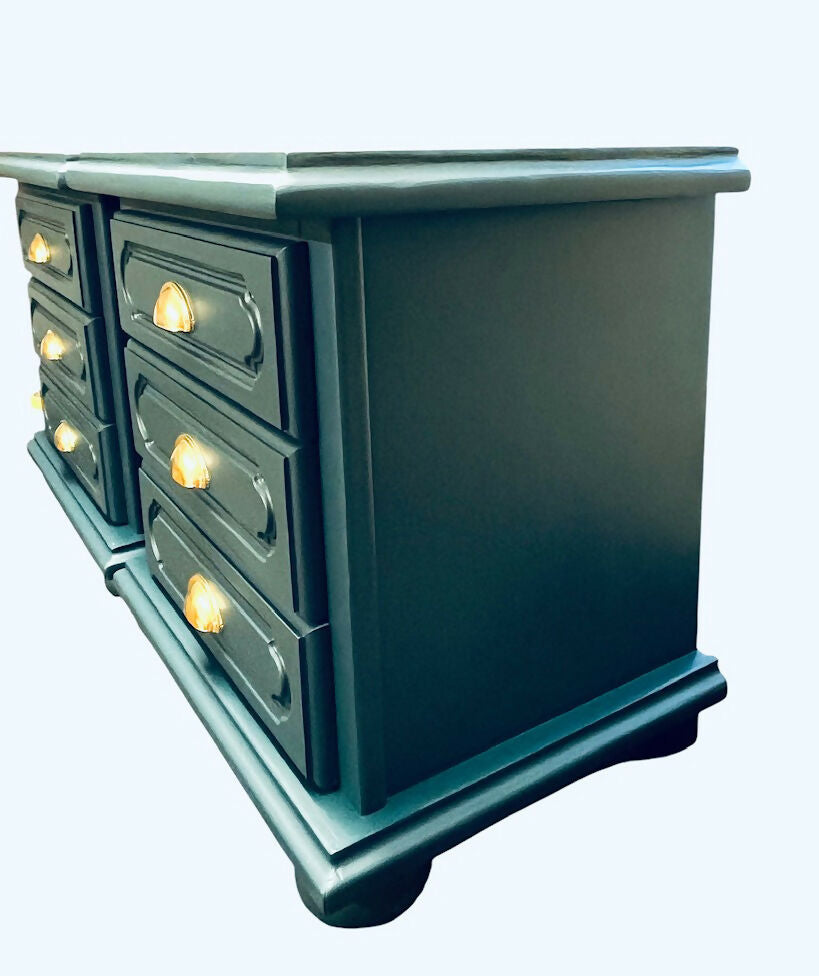 Mid-Century Modern Bedside Cabinets – Elegant & Timeless