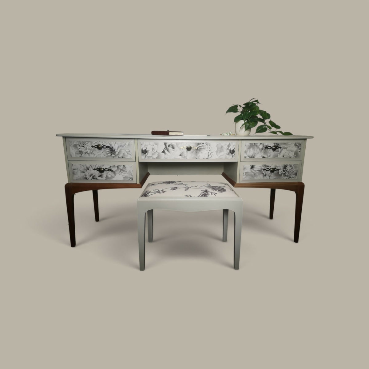 Stag Minstrel dressing table with matching floral pattern stool