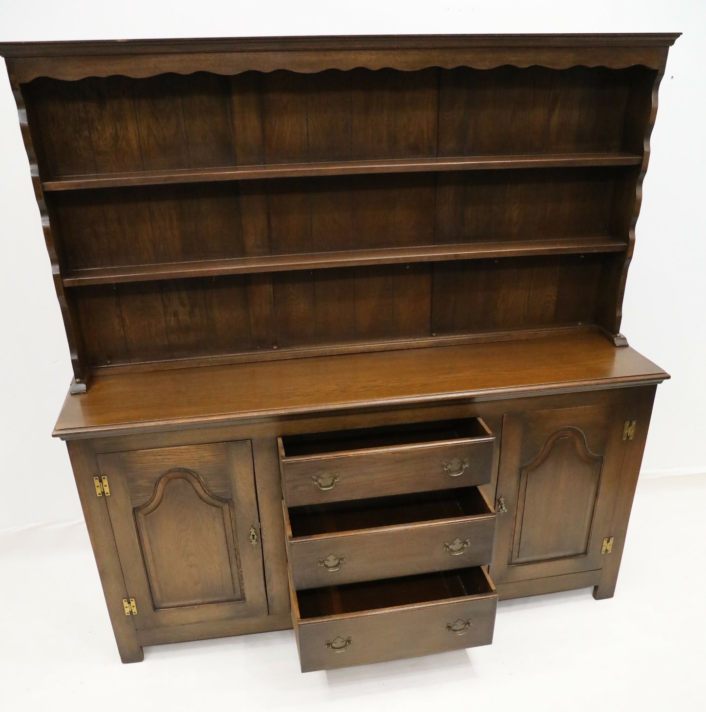 Large Georgian Style Oak Welsh Dresser Sturdy Clean VGC 2 Piece FREE UK Delivery. SBR7108/2504B