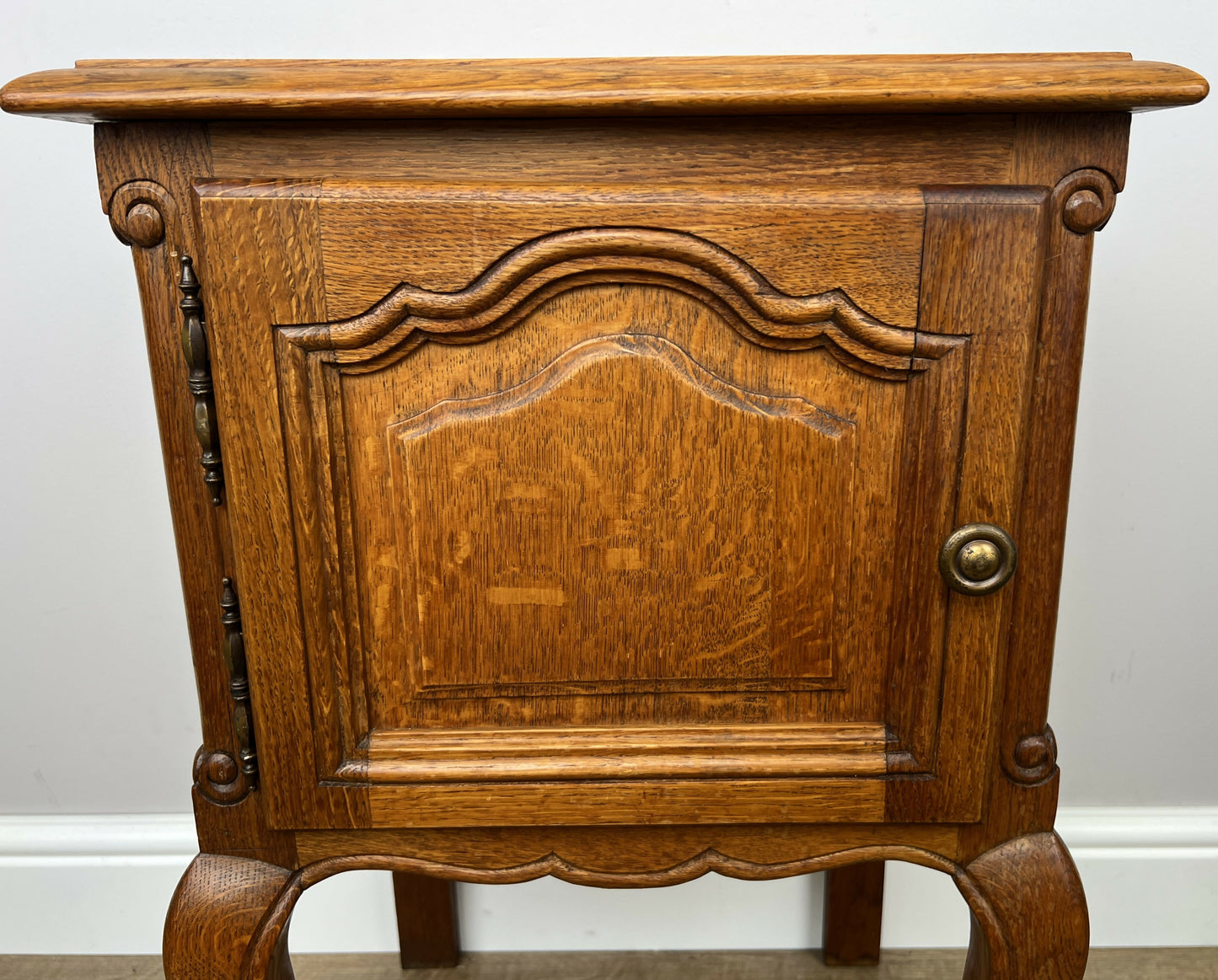 Pair of Bedside Tables Vintage French Louis Oak Nightstands Cabinets LOT 6307