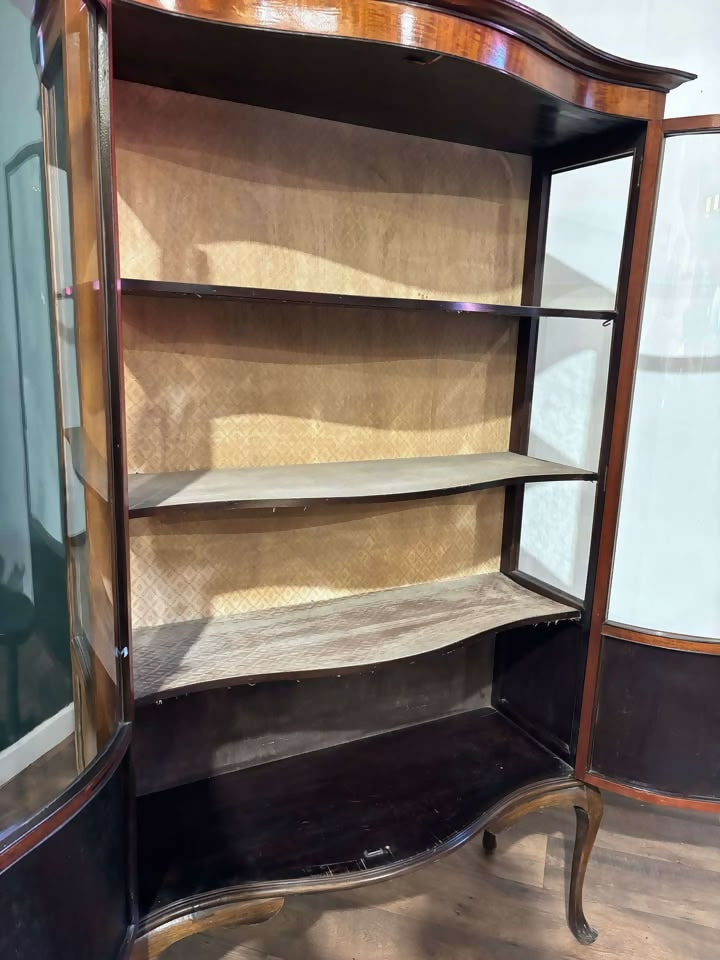 Edwardian Mahogany Serpentine Fronted Display Cabinetzz